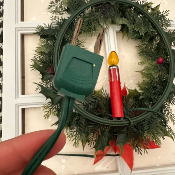 Vintage Christmas Wreath - Picture 15 of 16